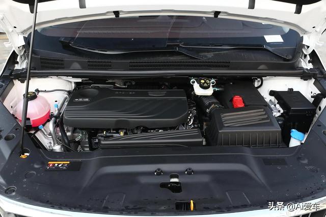 自主6座舒适家用低价MPV，四缸1.8T增压油耗不高，带你看吉利嘉际