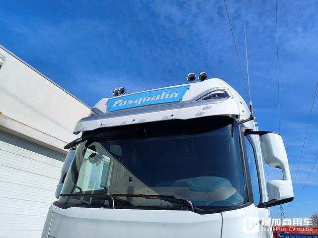 独特的达夫XG+活禽运输卡车实拍！超大驾驶室，还是载货车底盘？
