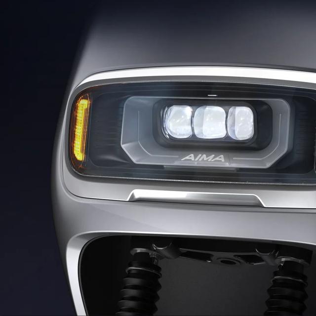 爱玛发布破冰A505，硬朗方正外观，搭载72V电池，续航与动力充足