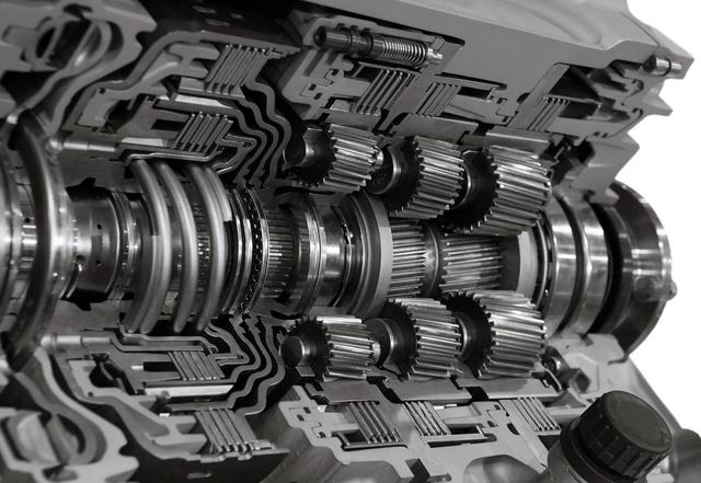 柴油机汽缸盖组件的结构特点与装配技术要求