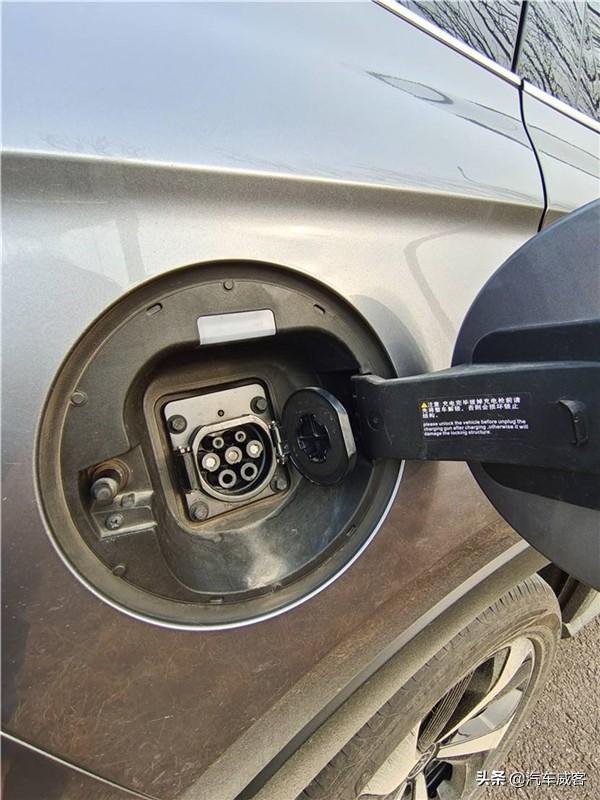 试驾比亚迪宋Plus DM-i，高油价时代新选择，看看百公里省多少油？