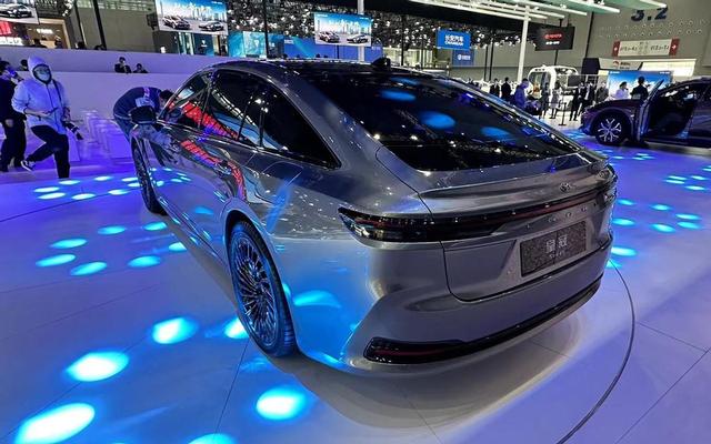丰田皇冠Sedan、红旗H6正式亮相广州车展，想买新车的人有福了？