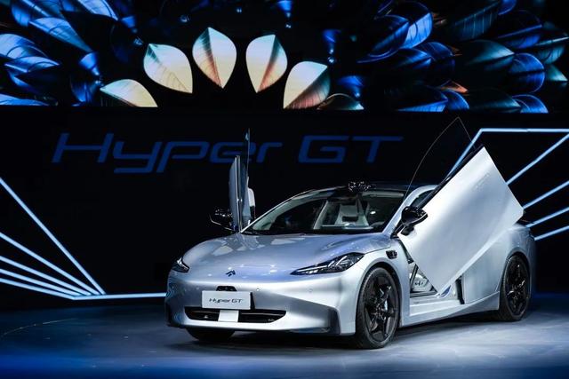 埃安年末重磅上新，Hyper GT亮相，4秒级加速，瞄准Model3来的？