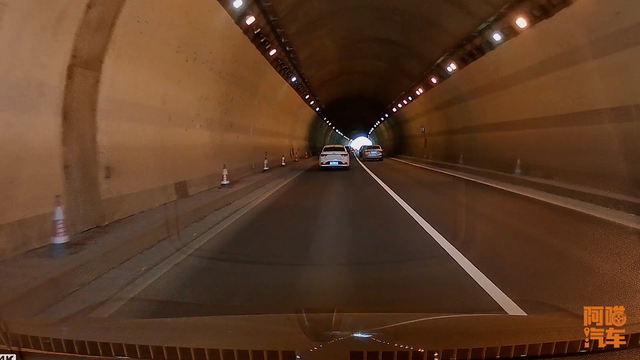 在隧道行驶时需要注意的事，老司机教你隧道安全行车，新手快看