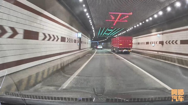 在隧道行驶时需要注意的事，老司机教你隧道安全行车，新手快看