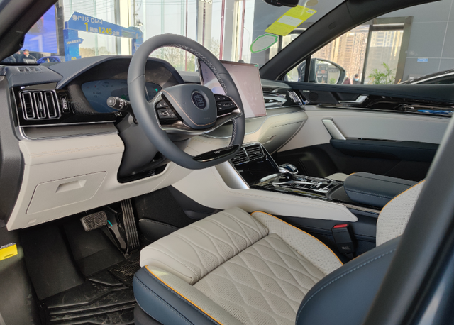 30万元纯电SUV新选择：比亚迪唐EV，颜值高、配置齐，4.4S破百