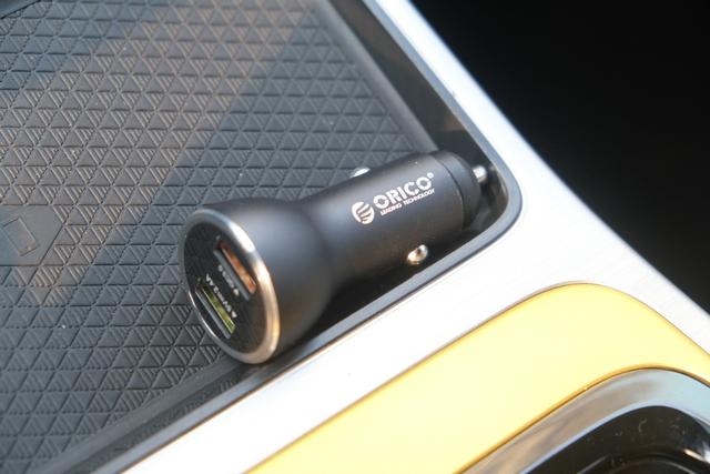 ORICO双口智能车充：双USB快充口，解决自驾游手机充电焦虑