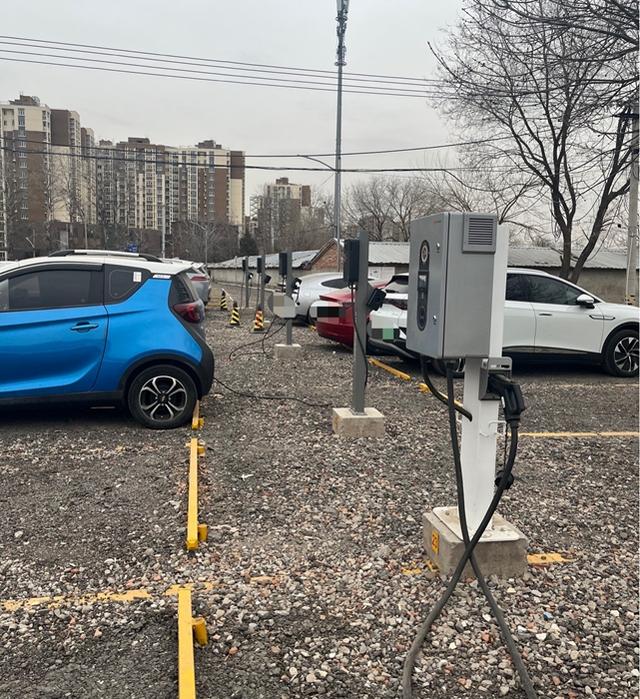 实探北京私人充电桩安装难：有人需多位邻人签字同意，有人被物业直接拒绝，无固定车位成最大“拦路虎”「聚焦315」