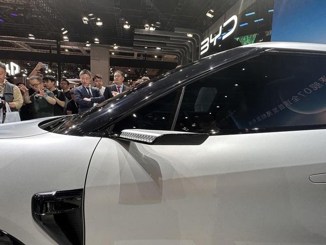 实拍比亚迪宋L概念车：无框车门+电动尾翼，年内上市对标Model Y