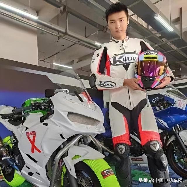 中原赛车超级联赛，KUUVI（可为）品牌赞助车手王兴源再次夺冠！