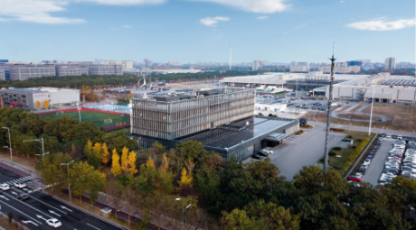 北京奔驰启动零碳综合创新示范项目，新质赋能打通低碳转型新通道