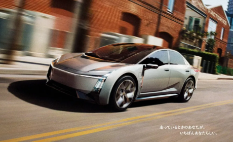 新卡罗拉不追纯电潮：无框车门与贯穿尾灯更抢眼